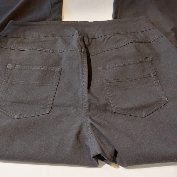 Westbound Woman Pull-On Distressed Black Pants 16W Short EUC - Picture 12 of 14